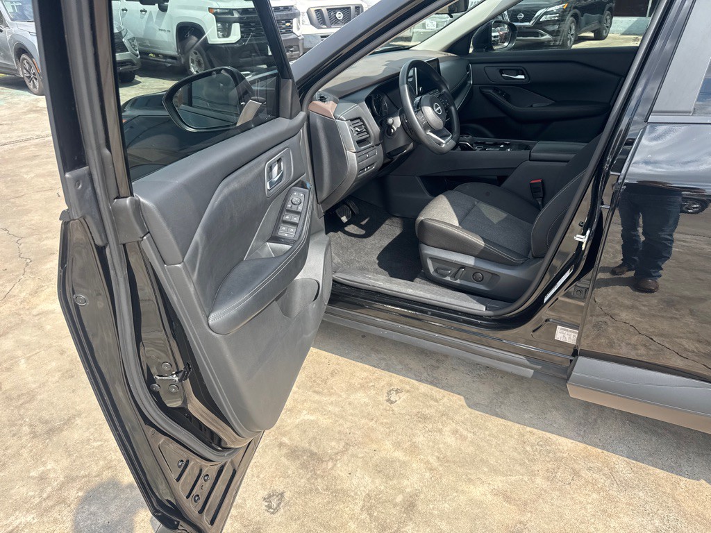 2025 Nissan Rogue Image 12