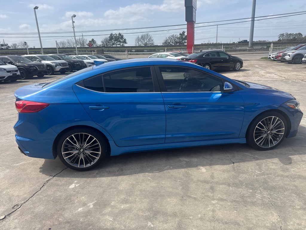 2017 Hyundai Elantra Image 4