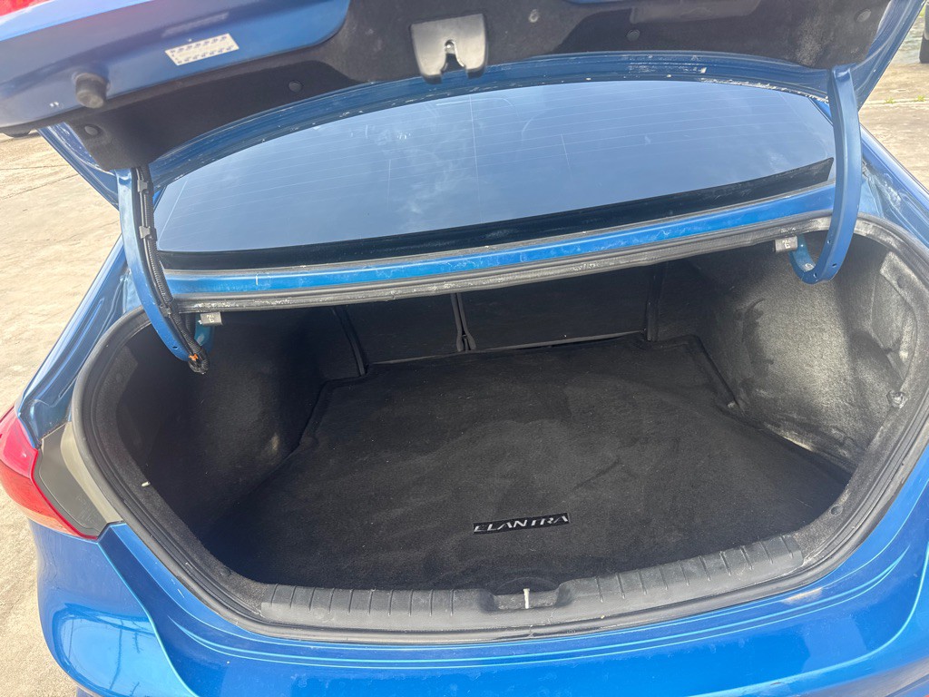 2017 Hyundai Elantra Image 18