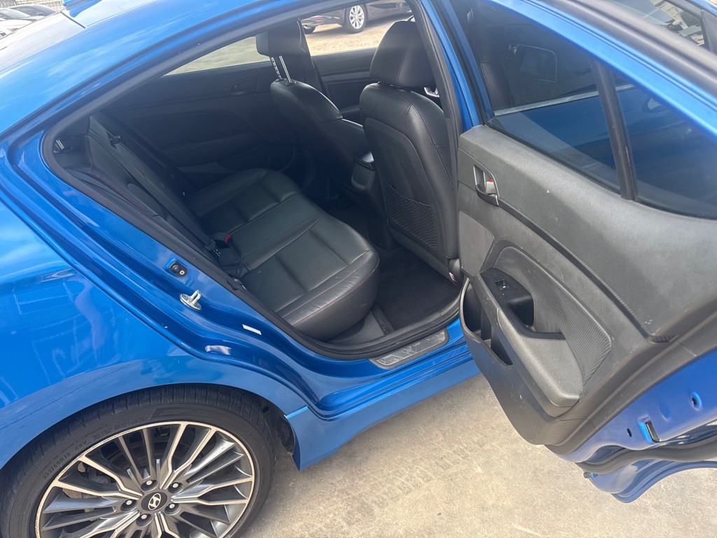 2017 Hyundai Elantra Image 19