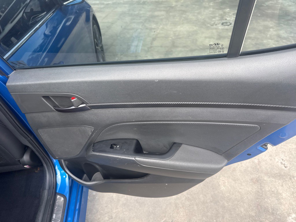 2017 Hyundai Elantra Image 20