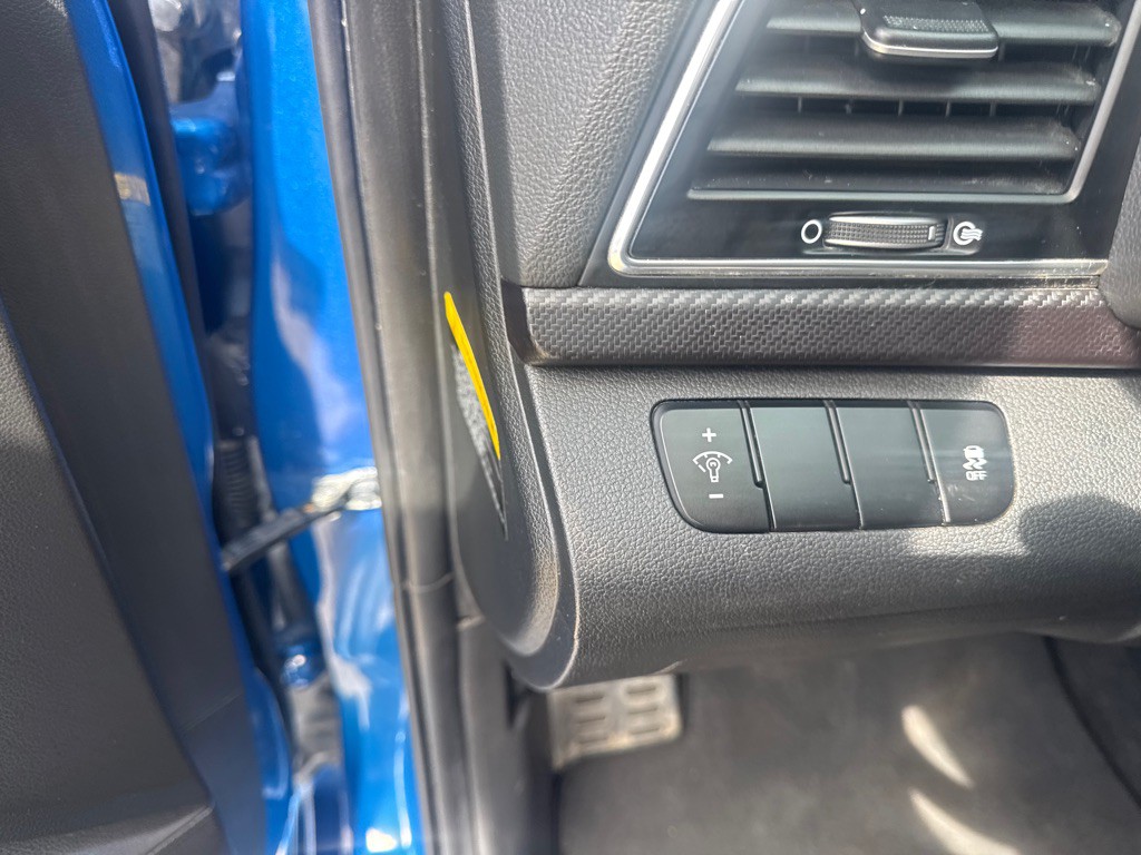 2017 Hyundai Elantra Image 28