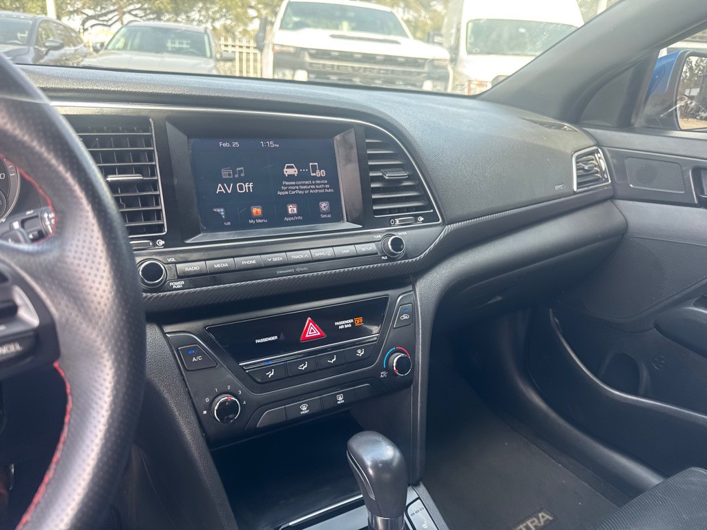 2017 Hyundai Elantra Image 31