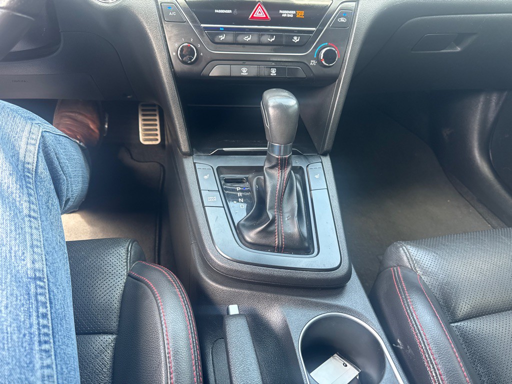 2017 Hyundai Elantra Image 32