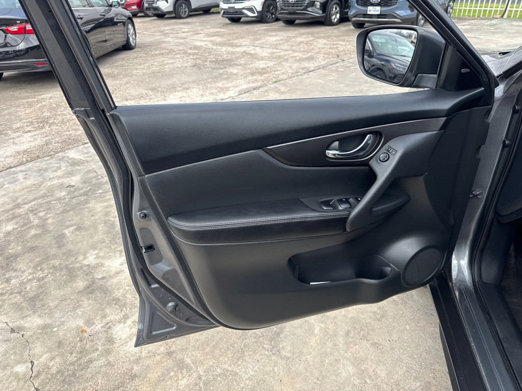 2018 Nissan Rogue Image 11