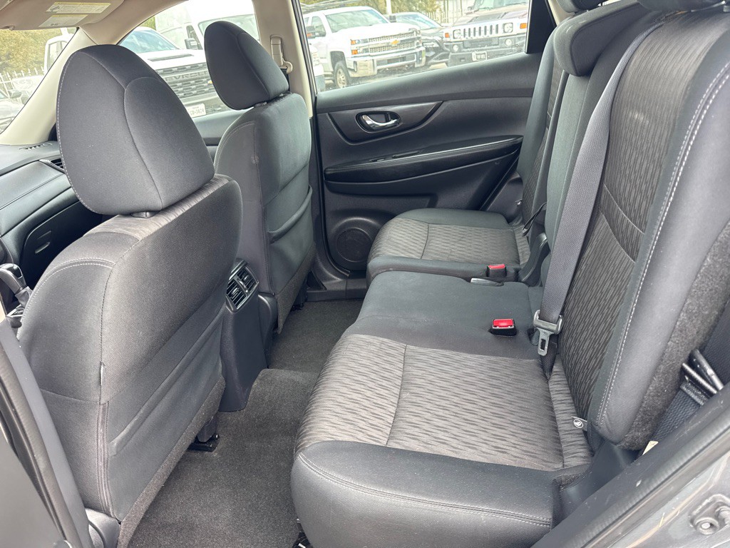 2018 Nissan Rogue Image 16