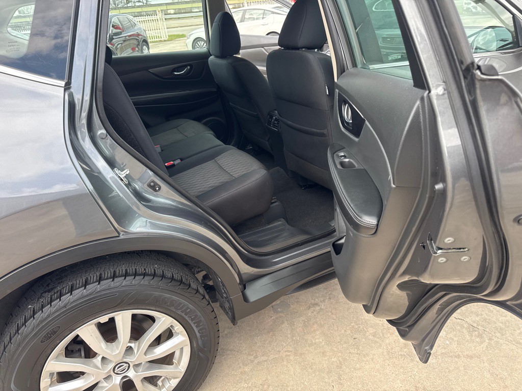 2018 Nissan Rogue Image 17