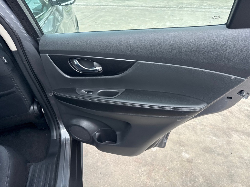 2018 Nissan Rogue Image 18