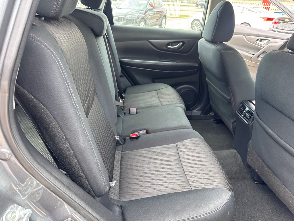 2018 Nissan Rogue Image 19