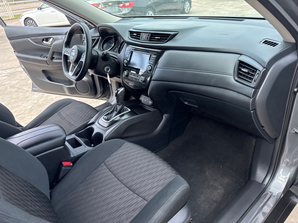 2018 Nissan Rogue Image 23