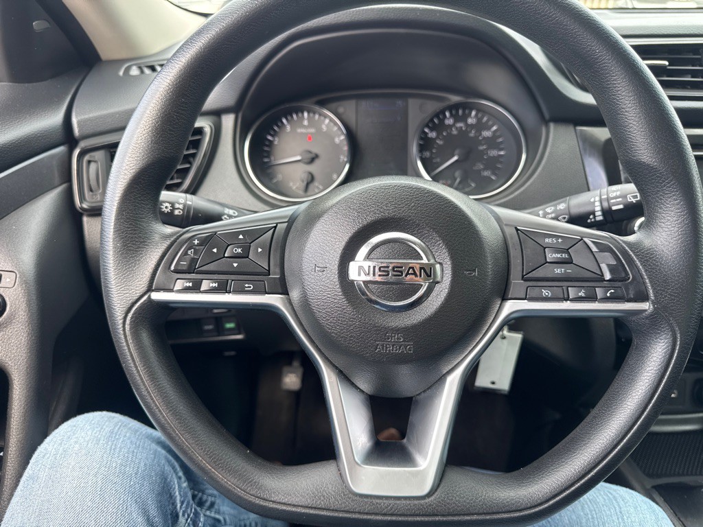 2018 Nissan Rogue Image 25