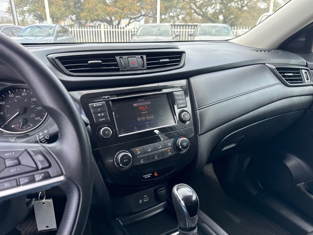 2018 Nissan Rogue Image 29