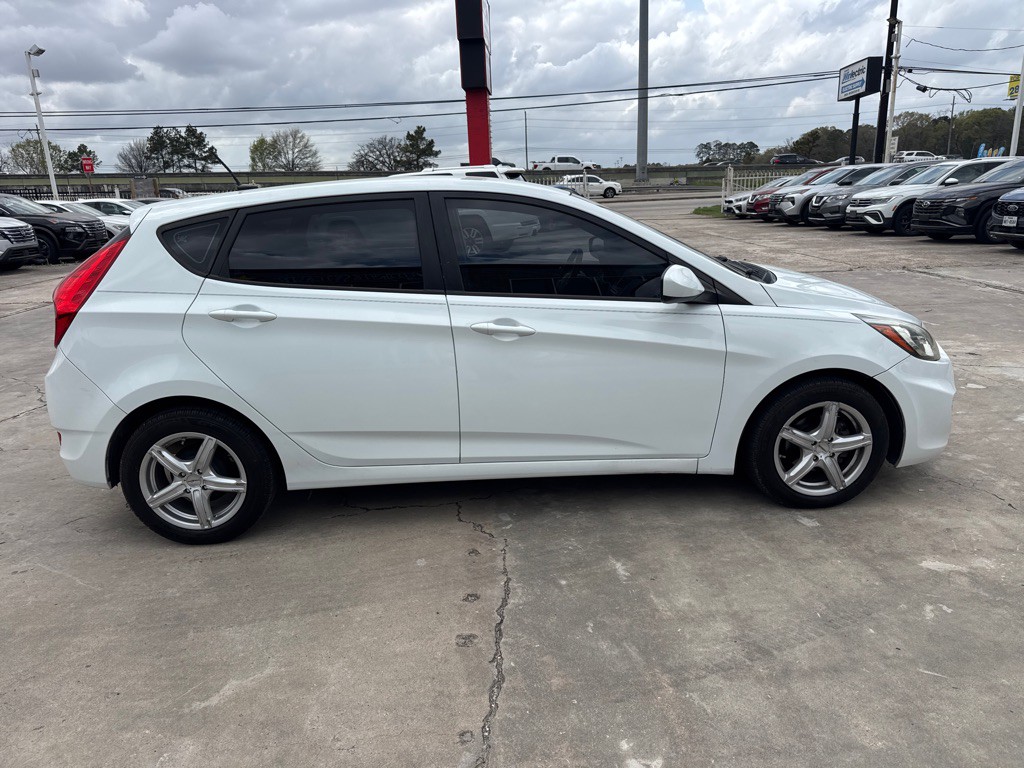 2016 Hyundai Accent Image 4