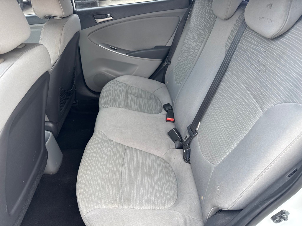 2016 Hyundai Accent Image 15