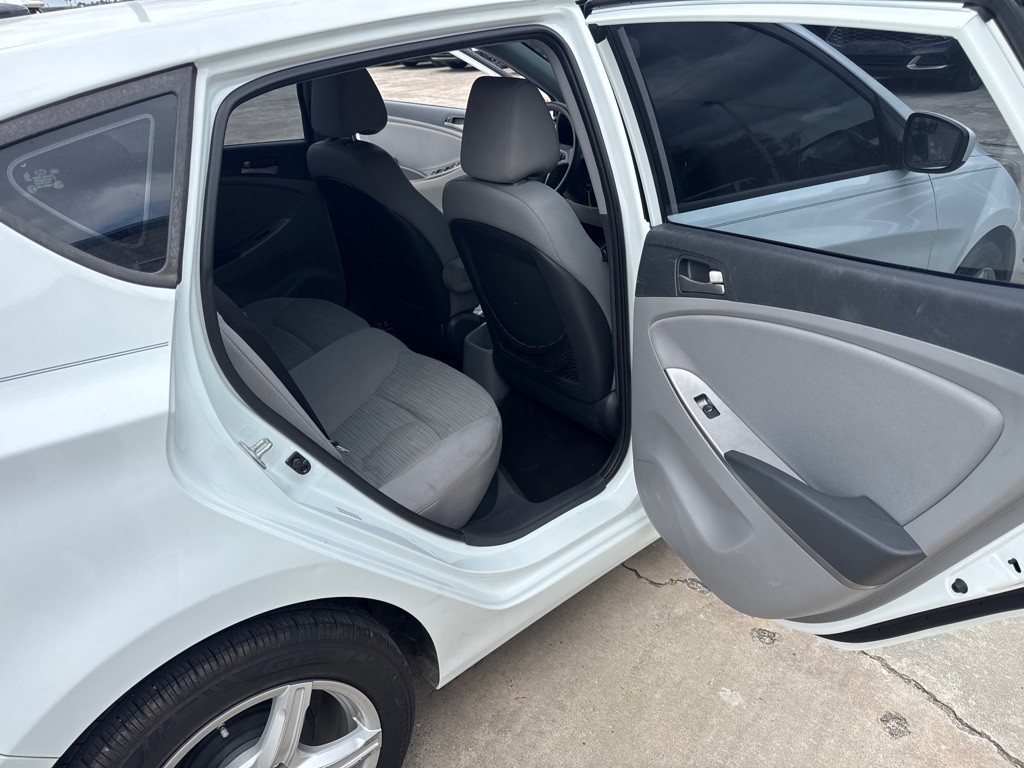 2016 Hyundai Accent Image 17