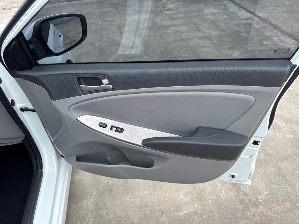 2016 Hyundai Accent Image 21