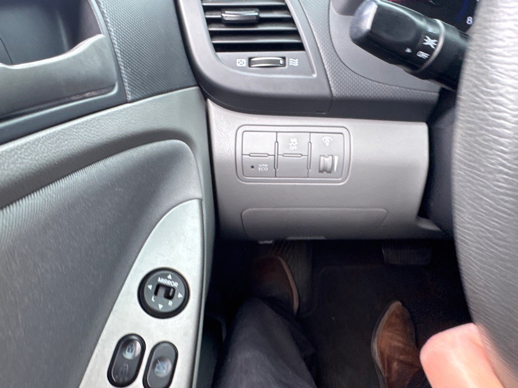 2016 Hyundai Accent Image 25