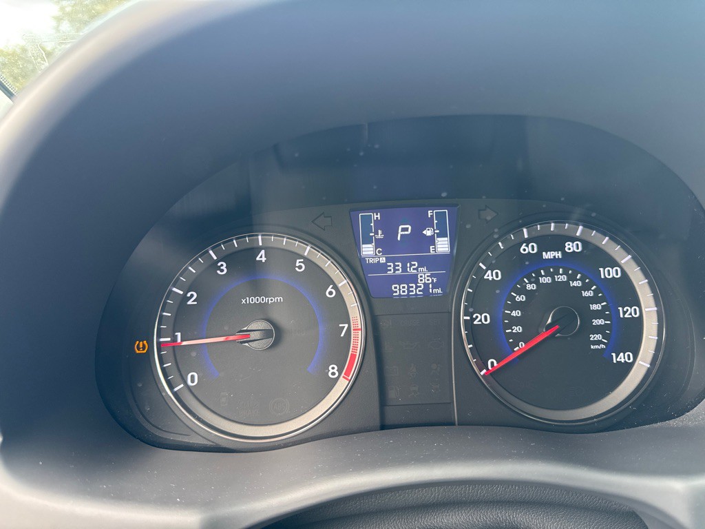 2016 Hyundai Accent Image 27