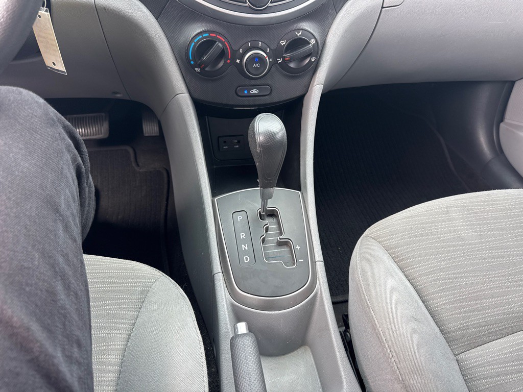 2016 Hyundai Accent Image 29