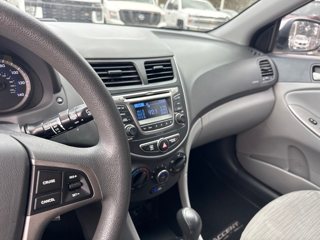 2016 Hyundai Accent Image 31