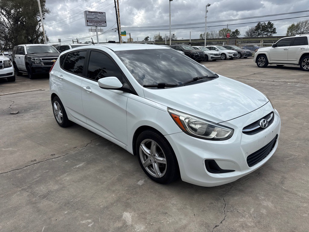 2016 Hyundai Accent Image 2