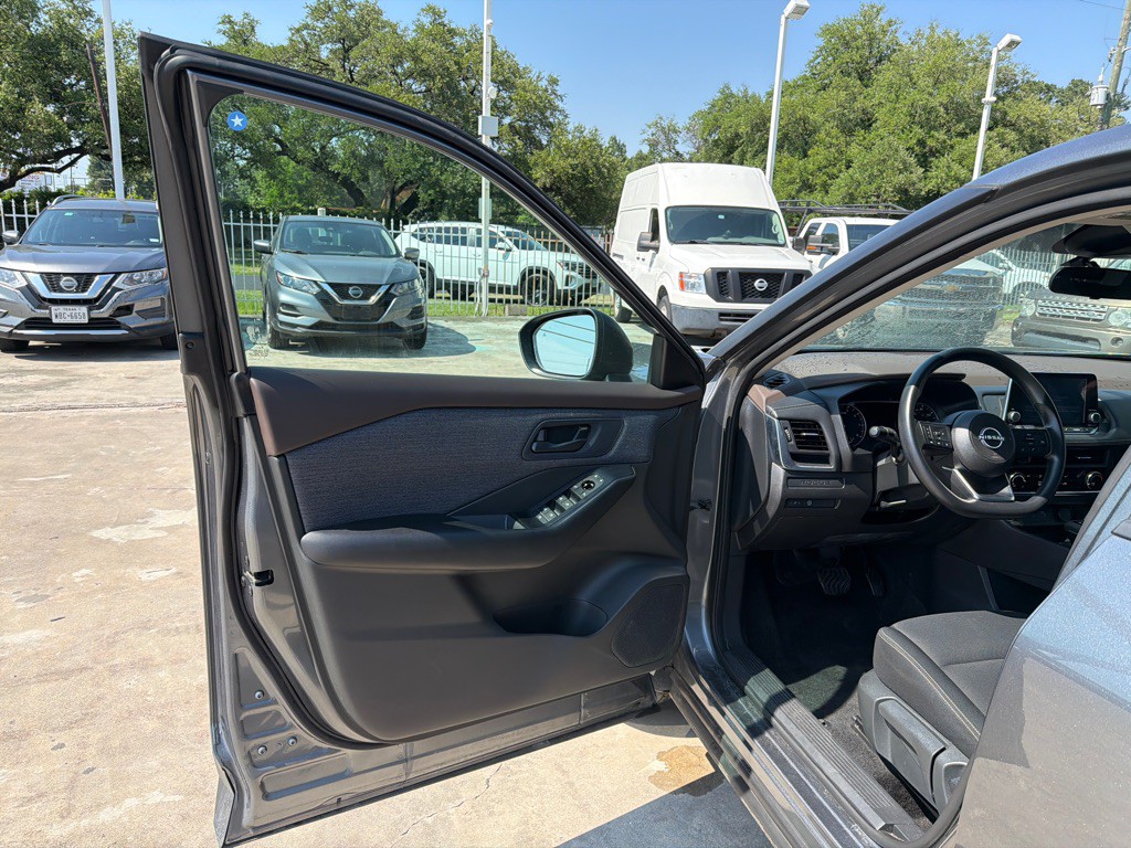 2023 Nissan Rogue Image 12