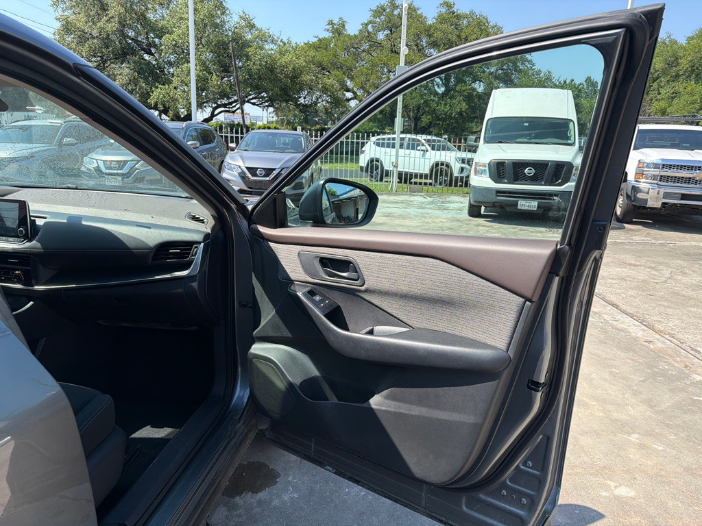 2023 Nissan Rogue Image 24