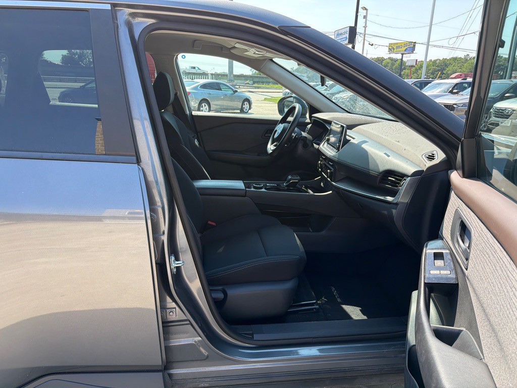 2023 Nissan Rogue Image 25