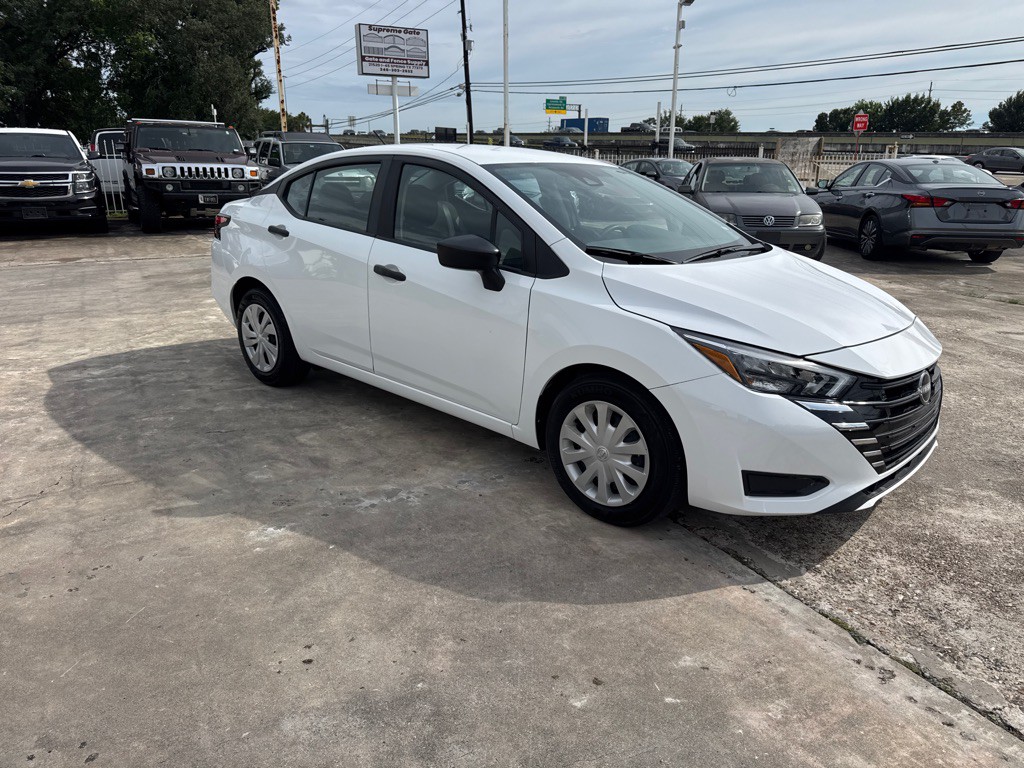 2025 Nissan Versa Image 3