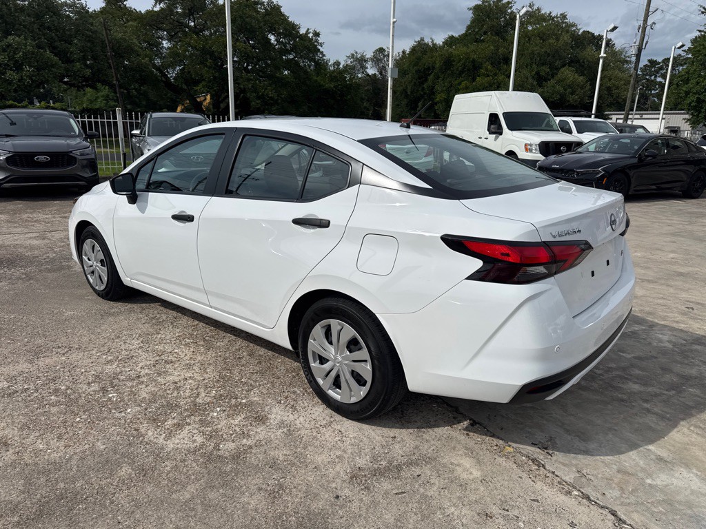 2025 Nissan Versa Image 7