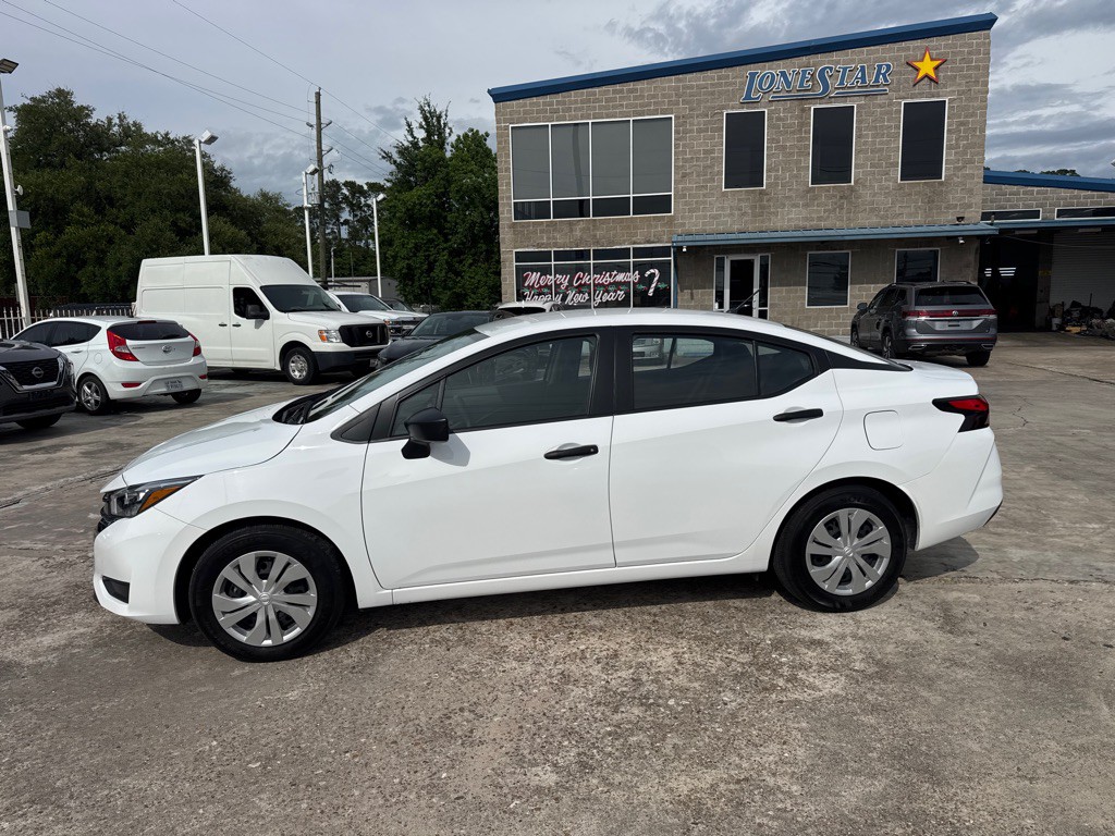 2025 Nissan Versa Image 8