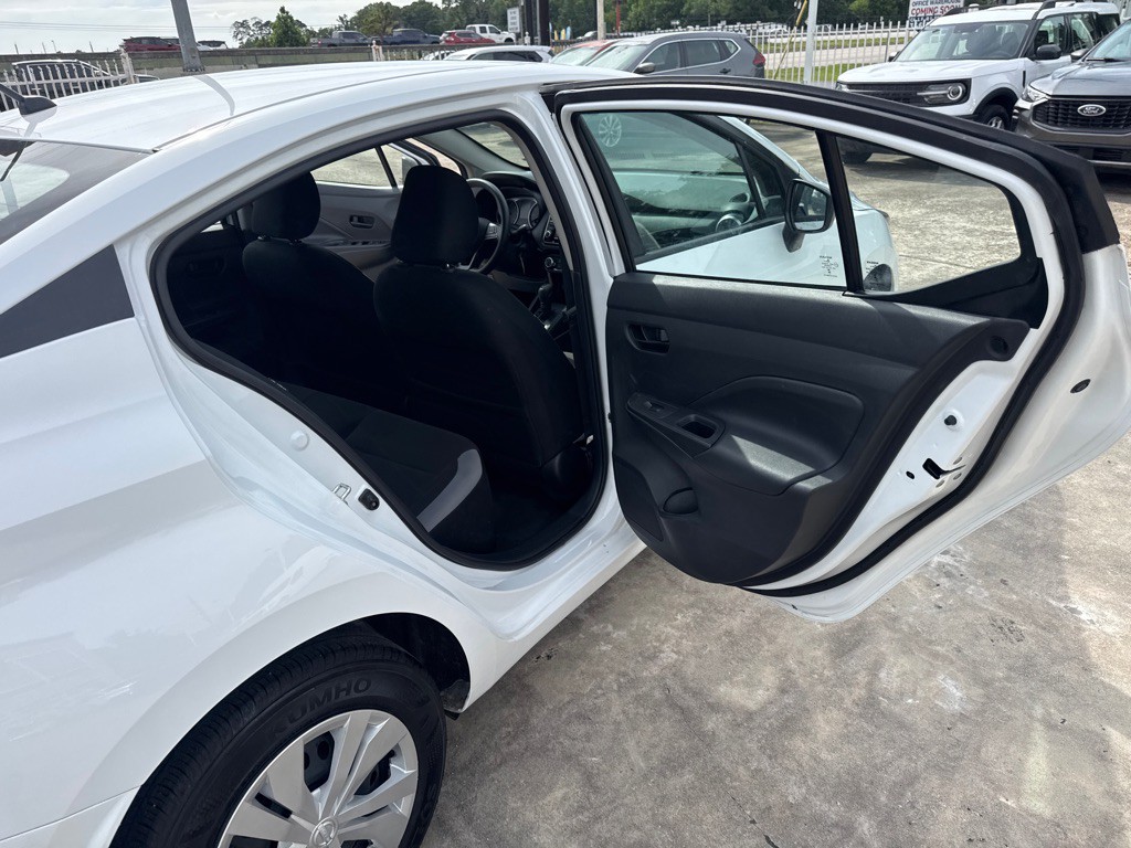 2025 Nissan Versa Image 17