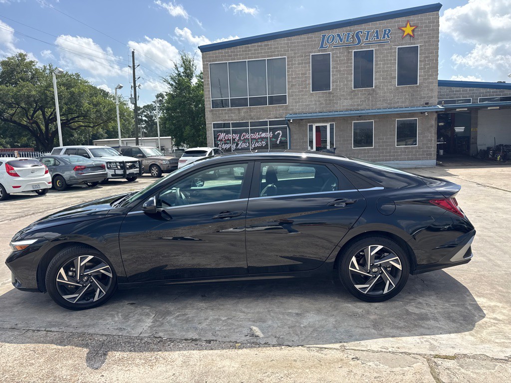 2025 Hyundai Elantra Image 9