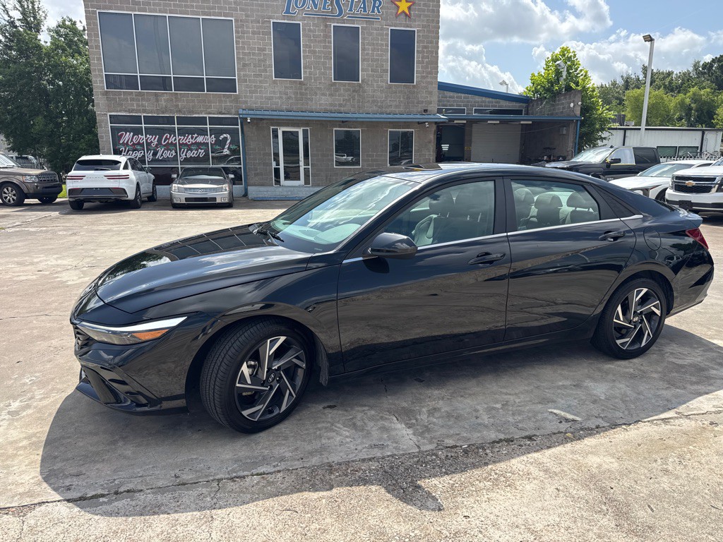 2025 Hyundai Elantra Image 10