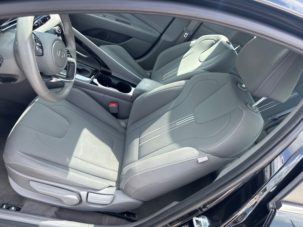 2025 Hyundai Elantra Image 14