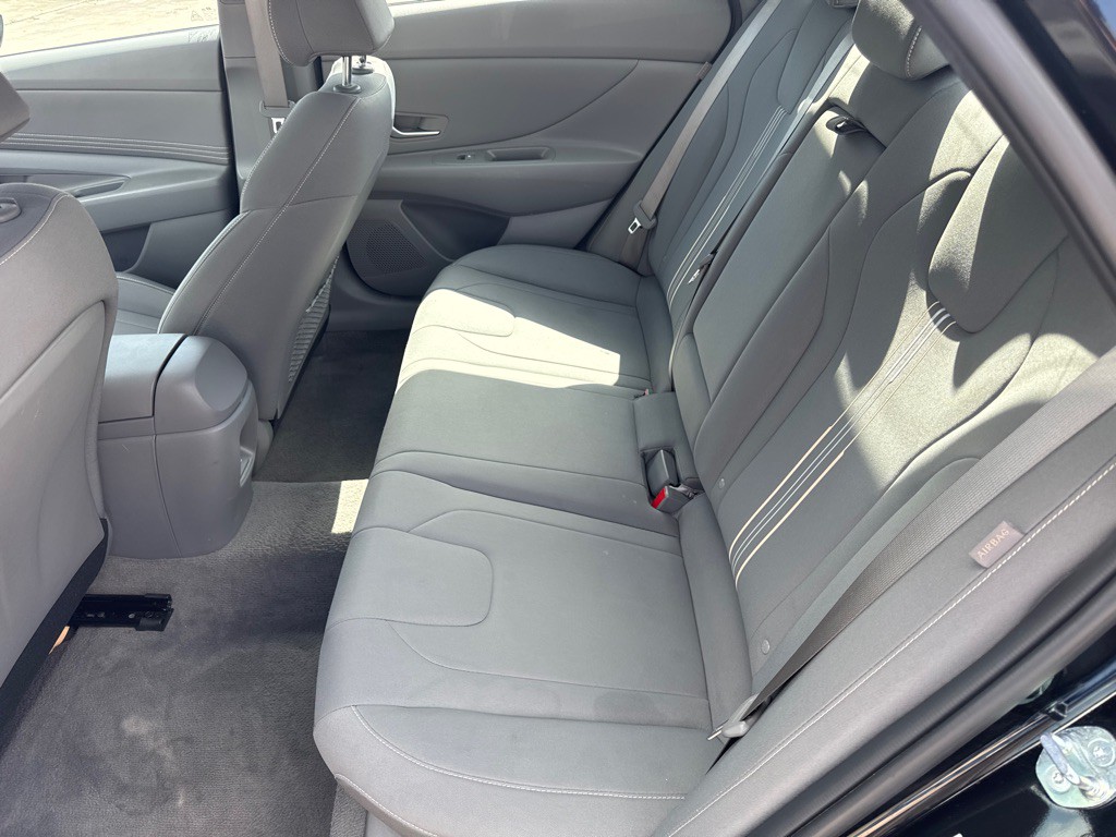 2025 Hyundai Elantra Image 17