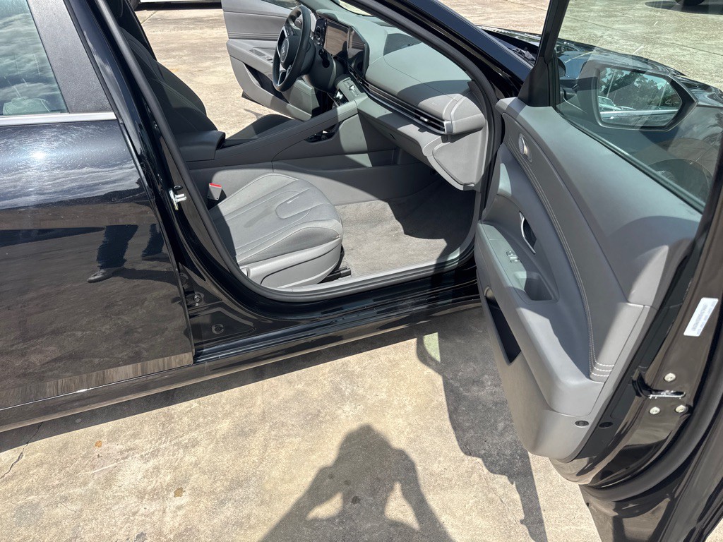 2025 Hyundai Elantra Image 22