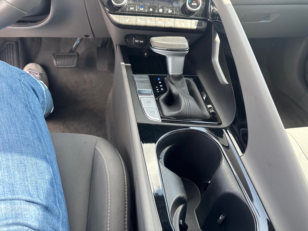 2025 Hyundai Elantra Image 30