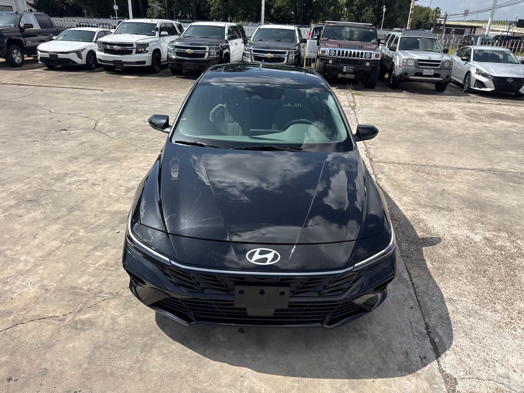 2025 Hyundai Elantra Image 3