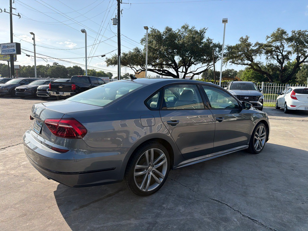 2018 Volkswagen Passat Image 6