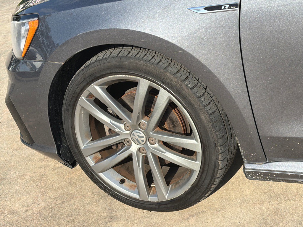 2018 Volkswagen Passat Image 9