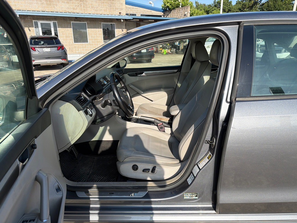 2018 Volkswagen Passat Image 11
