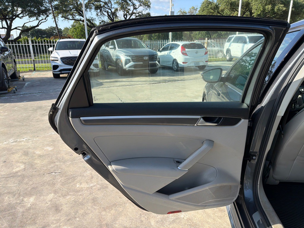 2018 Volkswagen Passat Image 13