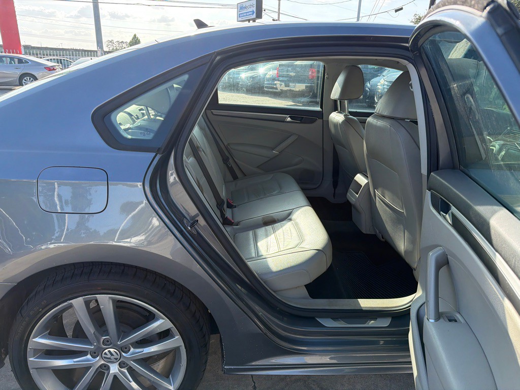 2018 Volkswagen Passat Image 16