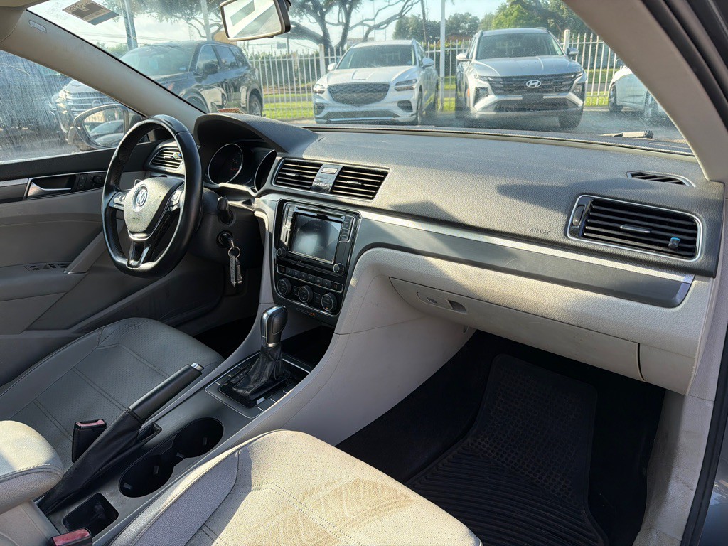 2018 Volkswagen Passat Image 19