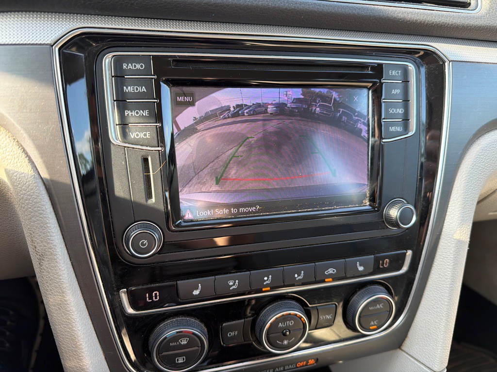 2018 Volkswagen Passat Image 24