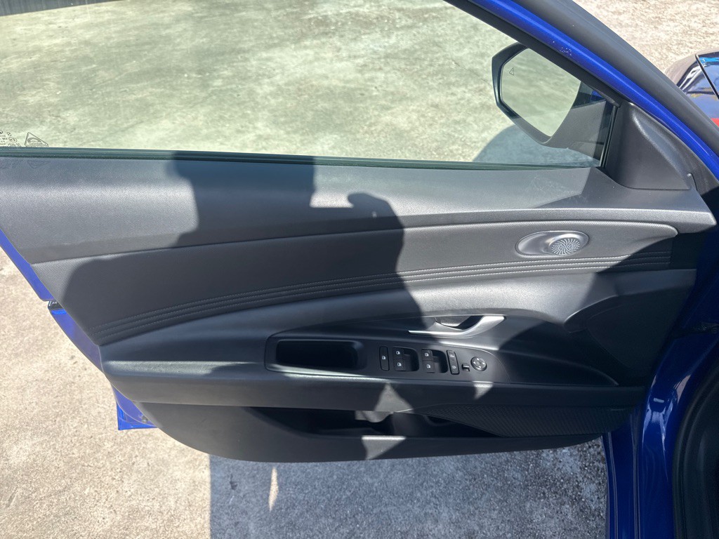 2025 Hyundai Elantra Image 12