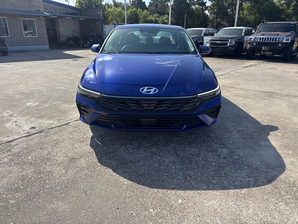 2025 Hyundai Elantra Image 2
