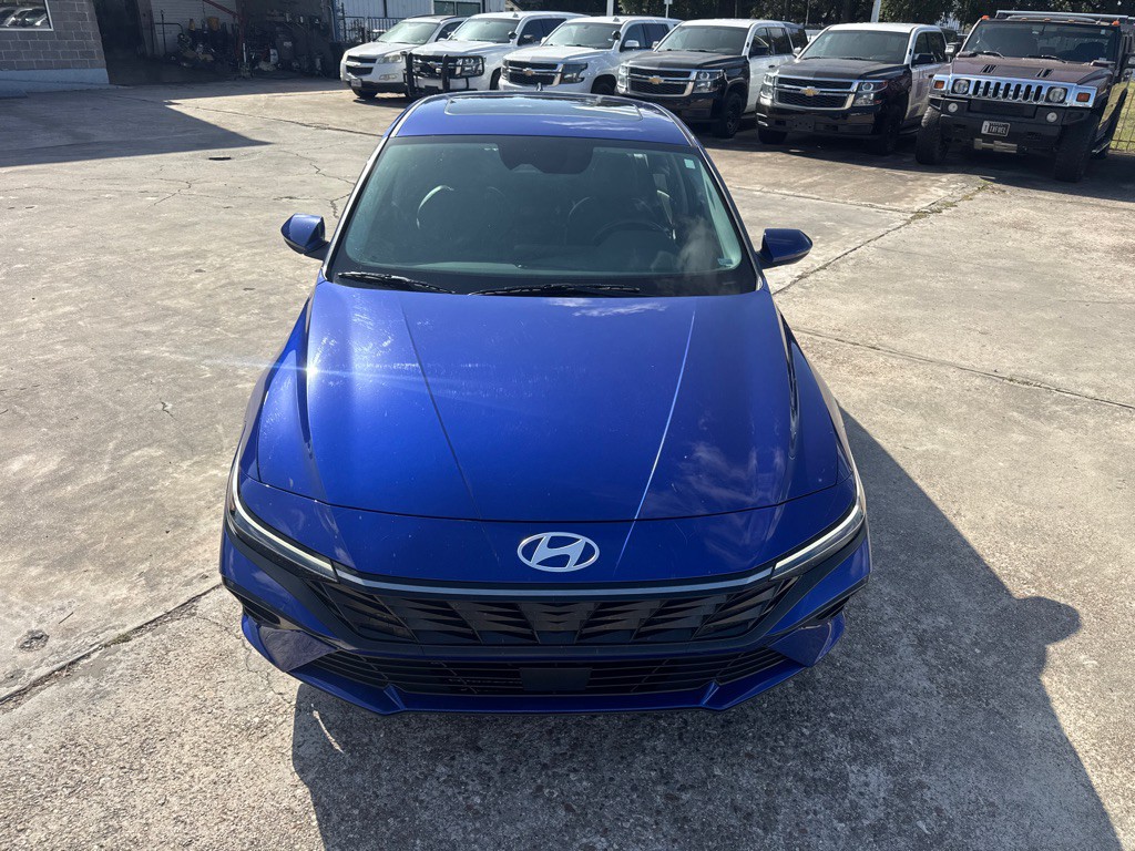 2025 Hyundai Elantra Image 3