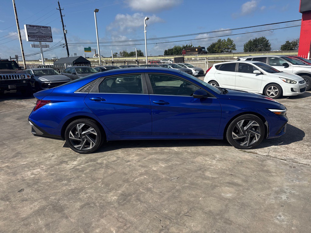 2025 Hyundai Elantra Image 5